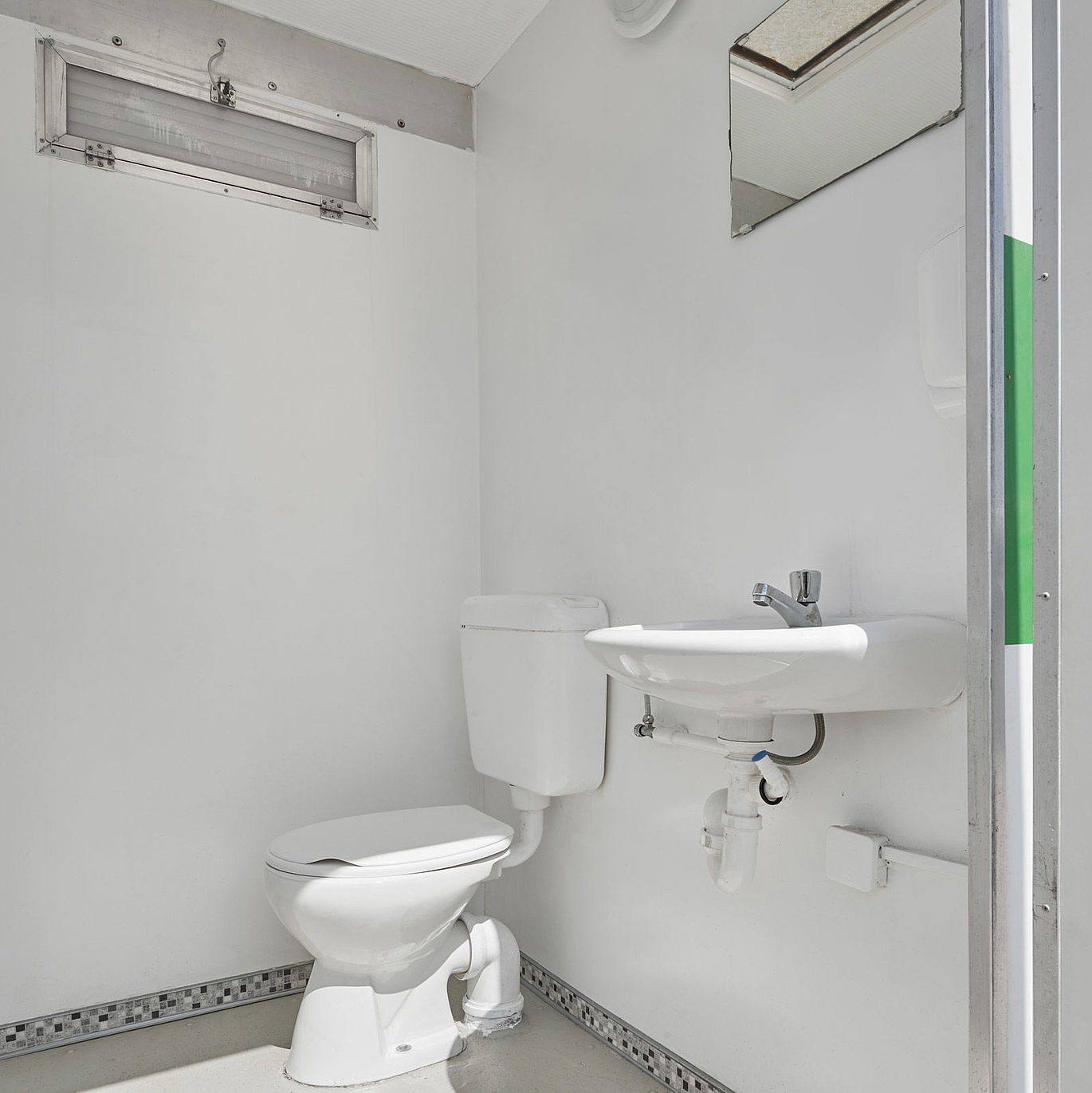 RAHMER Mietservice Toilettenwagen Standard